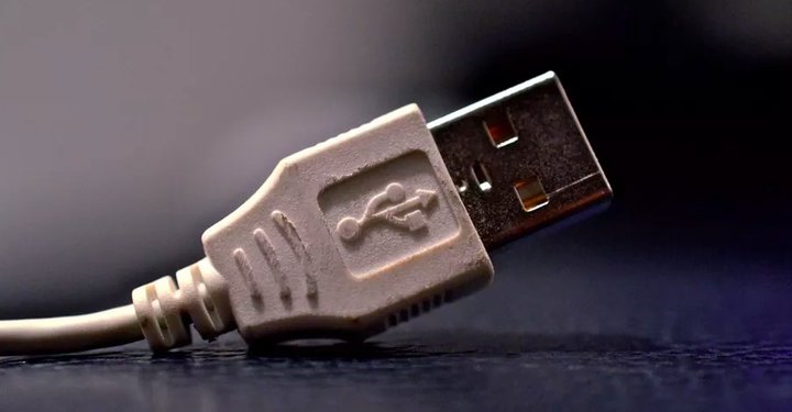 为什么 iPhone 数据线的 USB 接口不能正反插？插图7