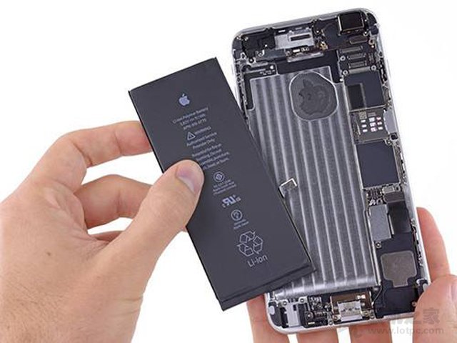 苹果iPhone手机换电池，一定要换原装的吗？插图1