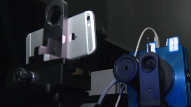 iPhone 有必要使用防蓝光贴膜吗？实验表明这是个伪需求