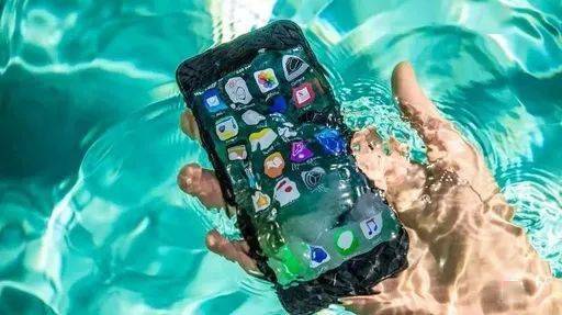 苹果又被“冤枉”，iPhone 进水损坏并不保修
