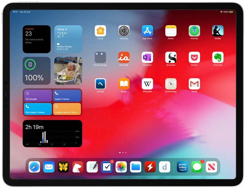 如何在iPad 的主屏幕上显示「小组件」？